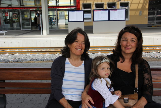 Veronika Eder mit Heidemarie und Anne Marie Eder: "Der Bahnhof ist einfach klein und überschaubar."