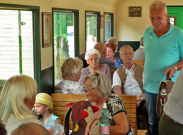 Bei der Oma-Opa-Enkerl-Fahrt ging es im Zug von Weiz nach Birkfeld. | Foto: kk