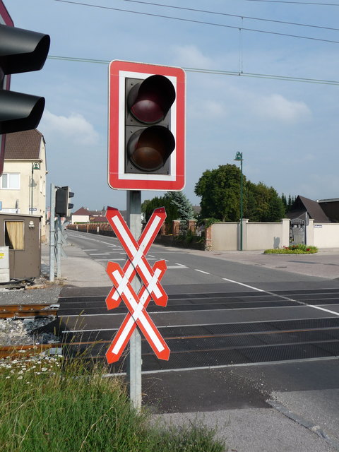 So gesichert müssen in Zukunft alle Bahnübergänge sein. | Foto: Scherrer Chlaudia
