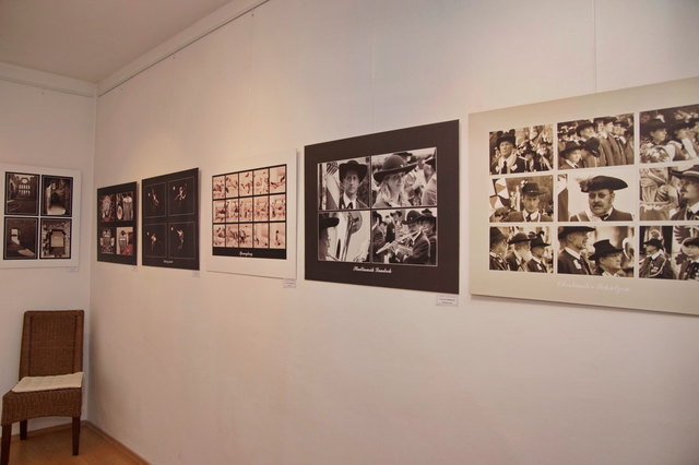 60 x 80 cm große Leinenbilder von Helene und Ing. Günter Kramarcsik.  | Foto: © Ing. Günter Kramarcsik