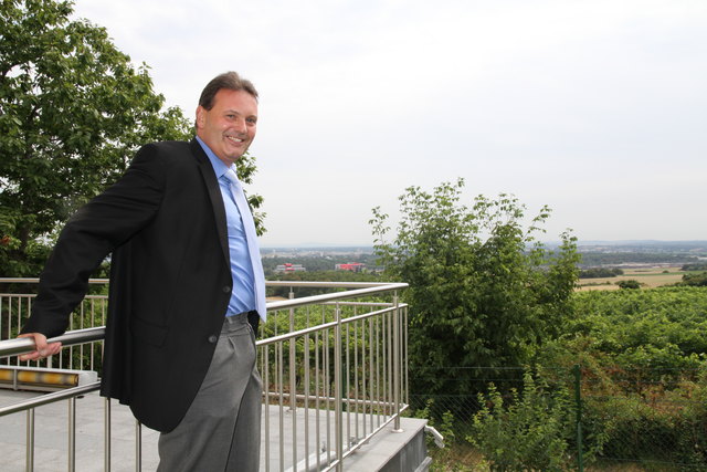 Traumaussicht in Gefahr? FP-Bezirksvizechef Michael Mrkvicka fordert klares Nein zu Wohnbauplänen am Laaerberg.