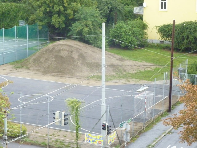 Mit freundlichen Grüßen ihre Holding Graz Services - wir geben täglich unser BESTES

Hipp Hipp Hurra ~~~