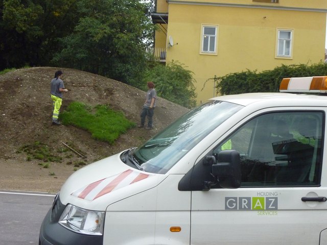 Die Holding Graz Services  gibt ihr bestes....


Das zweite Hoch auf die Garten- und Ökostadt Graz