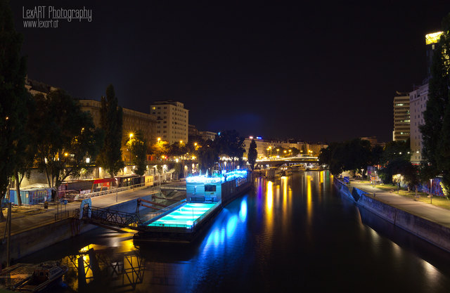Sommernacht beim Donaukanal (Badeschiff)