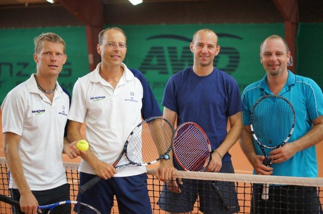 Finale im +35 Doppelbewerb der Herren: Das Brüderpaar Ewald und Klemens Hauser (beide vom Nettingsdorfer Tennisklub) unterlagen im Finale ganz knapp Andreas Paris (ÖTB TV Urfahr) und Klemens Minichberger (ETV Enns). | Foto: privat