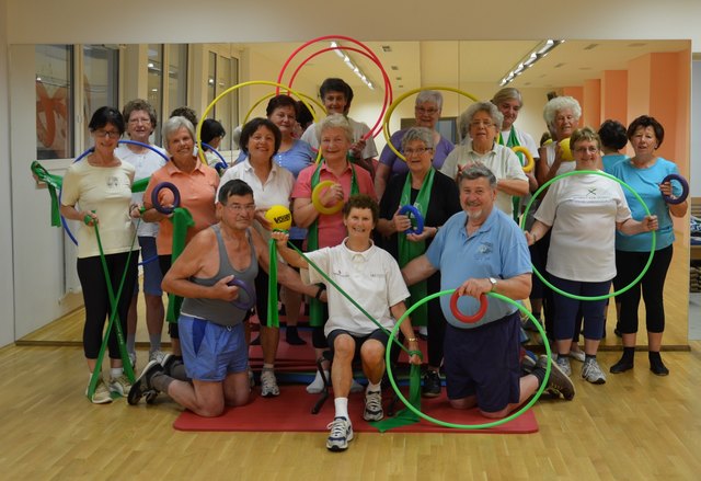 Fit bleiben heißt es für die Senioren bei ihren Turnübungen in Waidhofen. | Foto: Aichinger