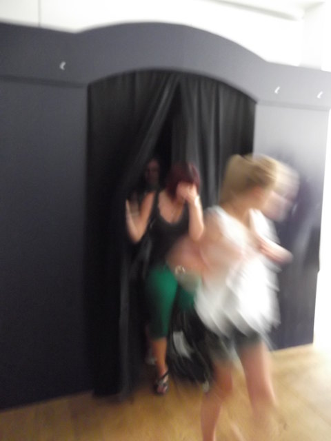 Ein interaktives Erlebnis-Theater für Mittlere Schulen, eindrucksvolle workshops für Fachberufsschulen, für die AHS-Oberstufe und für berufsbildende höhere Schulen und auch ein spannender SINNE-Parcours für Volksschulklassen kommen nach Imst. [Bild: www.SINNE.at]