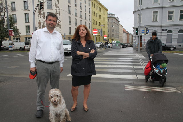 Klaus Kabelka und Susanna Haunold klagen über die gefährliche Kreuzung zwischen Kleistgasse und Gürtel. | Foto: Klinger