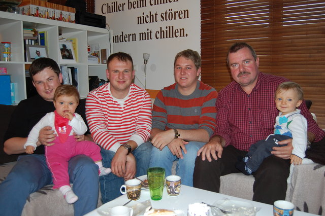 Das Kommando der FF Walchshausen mit den Zwillingen Lina und Louis