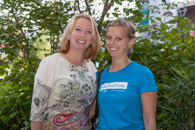 Ministerin Bures mit Marielen Haider, Studierende der FH Burgenland (c) Astrid Knie | Foto: (c) Astrid Knie