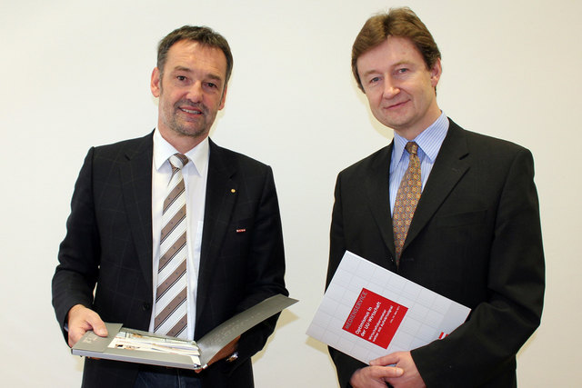 Wirtschaftskammer-Obmann Reinhard Stadler und Bezirksstellenleiter Franz Tauber freuen sich über die vielen Neugründungen. | Foto: WKO