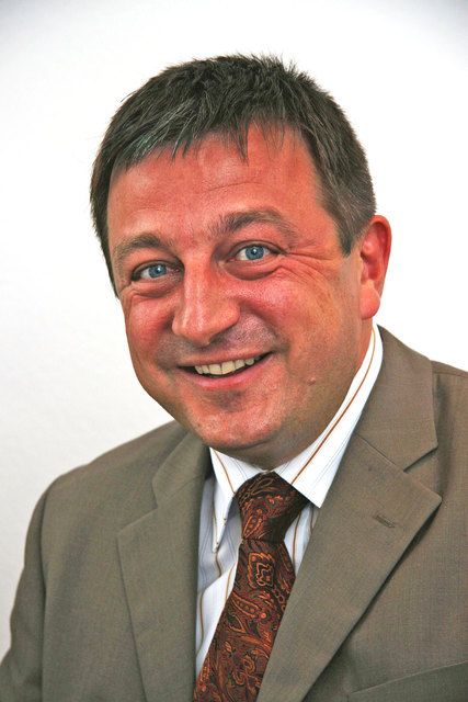 Geschäftsführer Karl Bauer ist stolz auf die Kompetenz seiner Mitarbeiter.