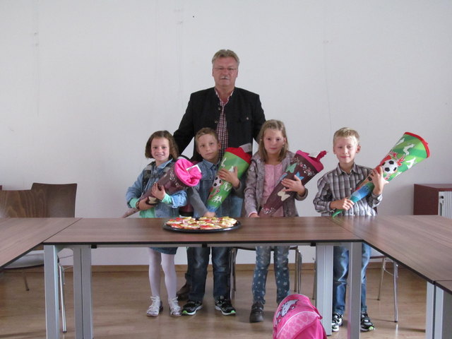 Bürgermeister Josef Kutrovatz mit AnnaGlavanits, DanielHammerschmiedt, Lea Unterrieder und David Hammerschmiedt | Foto: Privat