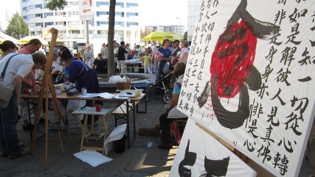 An ihrem Stand wollten dann wieder alle ...