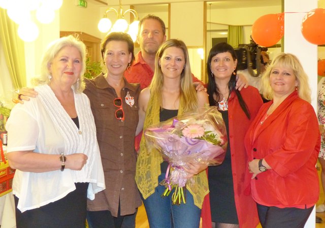 Single mit 4 frauen schwechat