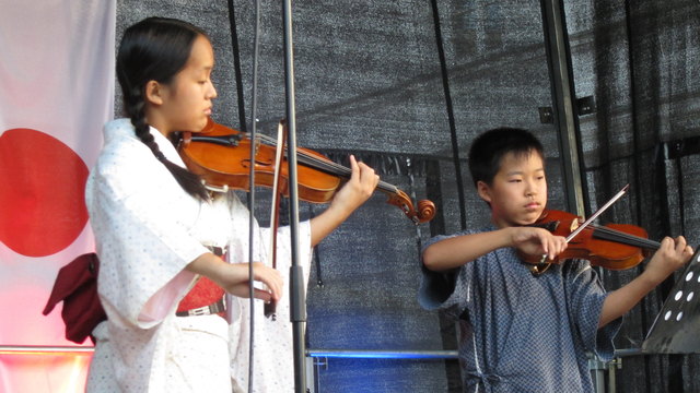 Nun, als Elfjähriger, gab er auch heuer wieder, gemeinsam mit seiner vierzehnjährigen Schwester Yurika-Cecilia, eine Probe seines jedes Jahr größeren Könnens ab.
