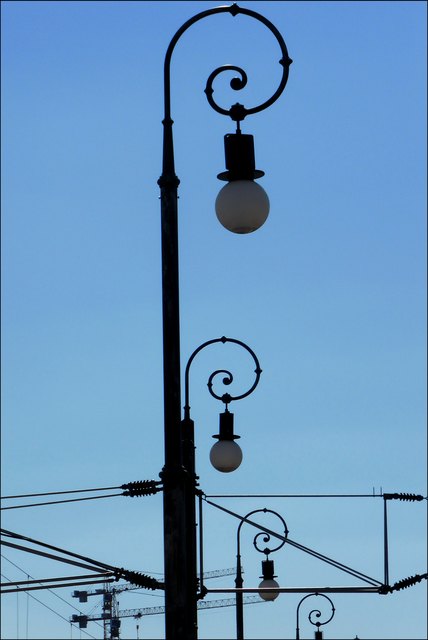 Wundervoll stilvoll seine Laternengestaltung (der Kran ist NICHT von Otto Wagner!)