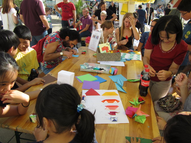 Origami, die Kunst des Papierfaltens war ebenso vertreten, ...