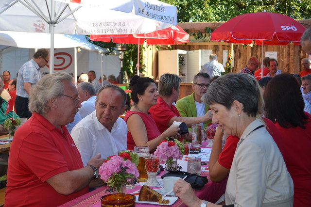 Gastgeber Bgm. Stefan Fuchs (li.) und Ehrengäste bei der Polit-Veranstaltung.