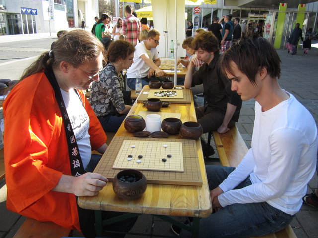 Auf großes Publikumsinteresse stießen auch wieder die Mitmach-Stationen des Go-Verbandes, ...