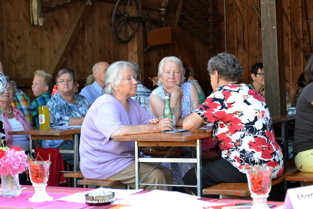 Wählerschaft im Heimathaus.