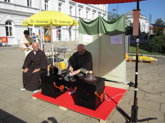 ... wie Cha no yu oder Chadō, die Teezeremonie, ...