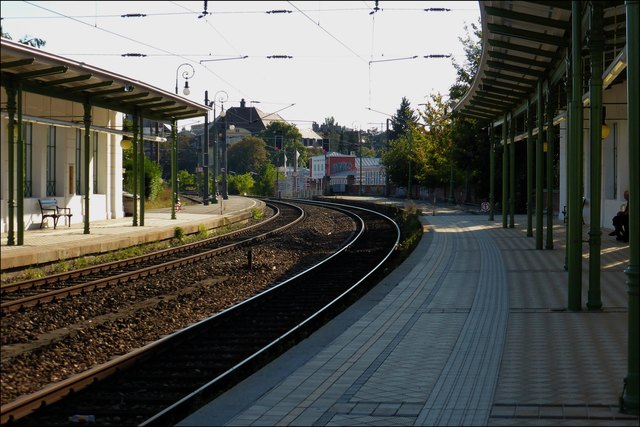 Hier geht der Blick Richtung Ottakring, im Bildhintergrund ist das Kongressbad zu sehen, inklusive Schmiererei in luftiger Höhe