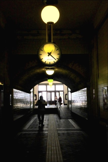 Der Durchgang von der U-Bahn zur Vorortelinie in Ottakring