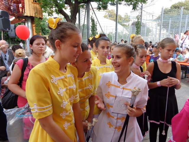 Mädchen aus der ungarischen Tanzgruppe.