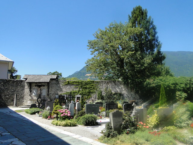 Friedhof mit Wehrmauer