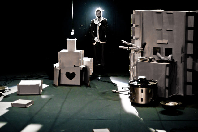 Mit seinem Theaterstück "Monkeymind" gibt Simon Mayer auch den "leisen" Gruppen in unserer Gesellschaft eine Stimme. | Foto: Barbara Brandstätter