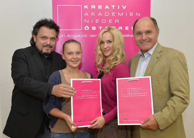 (v.l.n.r.): Werner Auer (Musicaldarsteller, Intendant und Regisseur des KINDER.MUSICAL.SOMMER Niederösterreich), Johanna Balluch (Musicaldarstellerin), LH-Stv. Mag. Wolfgang Sobotka | Foto: NLK Filzwieser