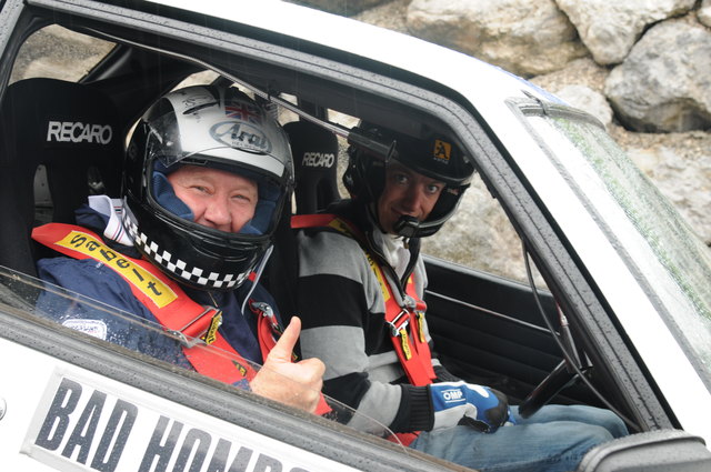 Regionaut Alfred Pech sitzt bei Rallye-Weltmeister Aaron Burkart am Beifahrersitz – gleich geht es mit bis zu 220 km/h zur Sache.