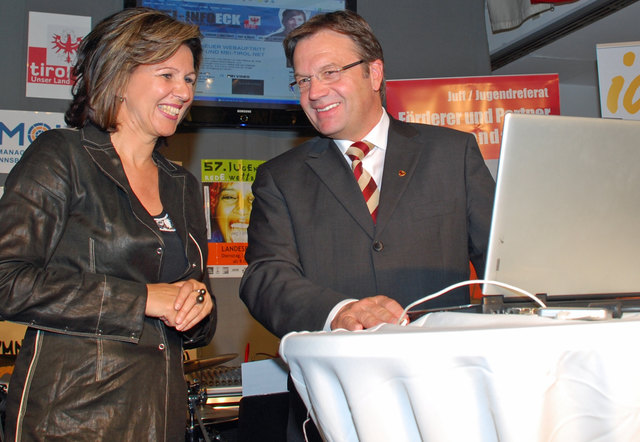 LH Platter und LRin Zoller-Frischauf setzen auf schnelles Internet in ganz Tirol. | Foto: Land Tirol