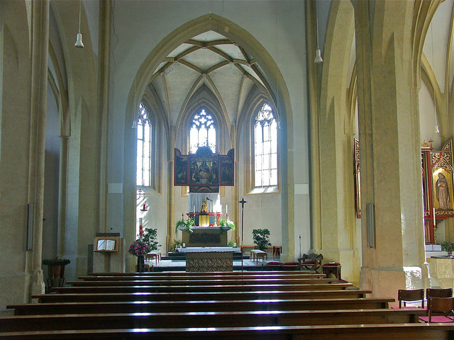 Die verschiedenen Varianten zur Innenraumgestaltung der Stadtpfarrkirche werden vorgestellt. | Foto: Archiv