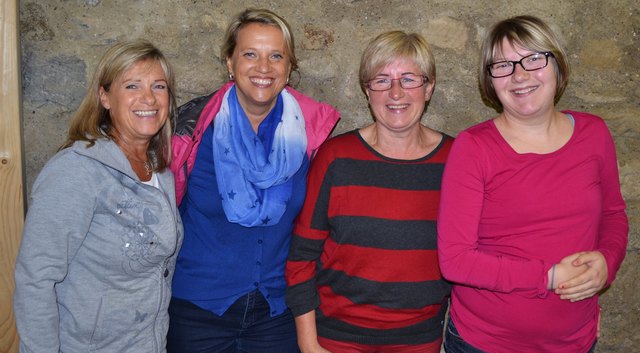 Die ÖVP-Frauen unterstützten mit Bäckerein: (v.l.n.r.) Lotte Ehrenreich, STR Silvia Zeisel, Silvia und Tanja Krenmayr.