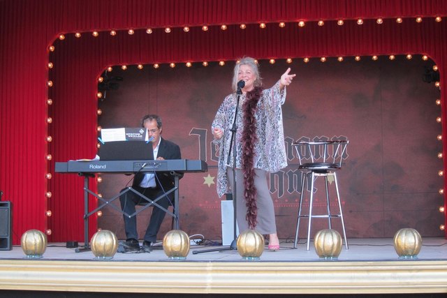 Johanna Rose begeisterte mit ihrer Interpretation von Hildgard Knefs größten Hits. | Foto: Foto: ServusTV