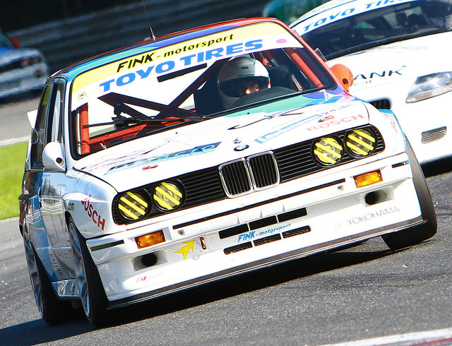 Der erste Gang reicht bis 120 km/h. Höchstgeschwindigkeit 250 km
 „Als wir meinen 40er gefeiert haben , bin ich mit Fuchsschweif, Zusatzscheinwerfen und Schiträgern am Auto auf die Rennstrecke gefahren“. Die Folge: Der Rennleiter wollte ihn von der Besetzungsliste streichen – Startverbot. „Ich habe alles abmontiert und durfte dann fahren“