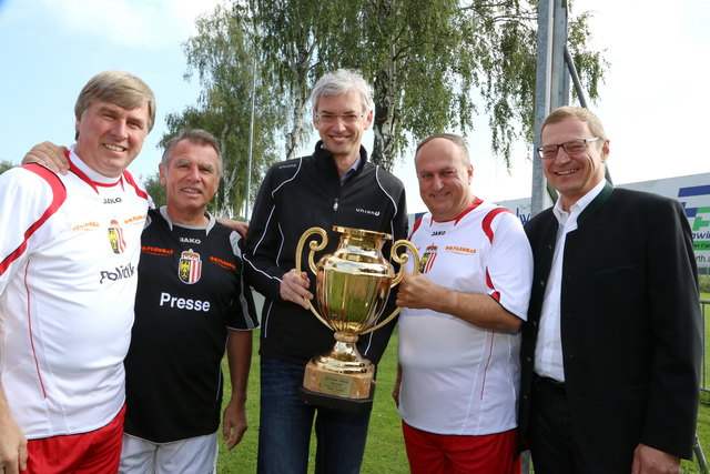 Fürst Georg Starhemberg, ORF-Programmchef Reinhard Waldenberger, Wirtschafts-Landesrat Michael Strugl, WKOÖ-Präsident Rudolf Trauner und OÖVP-Klubobmann Thomas Stelzer.
