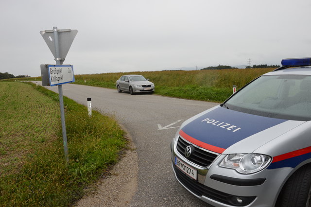 Die Polizei sperrt das Gebiet großräumig ab. | Foto: Oliver Babos/Boc-News