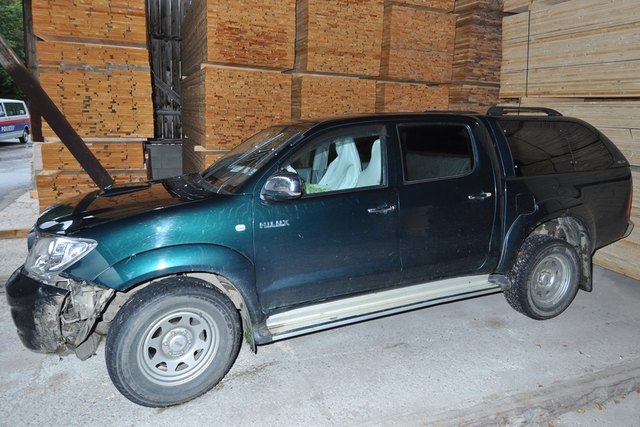 Das Fahrzeug des mutmaßlichen Täters landete in einem Straßengraben. | Foto: LPD NÖ