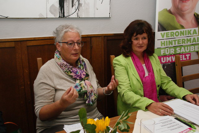 Veronika Hintermair und Maria Wageneder treten für die Gestaltung des Lebensraumes aus weiblicher Sicht ein.