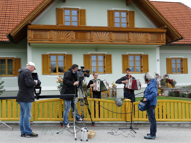 Martin Spitzer hat seinen Freund Lukas Ganster zu den Dreharbeiten zum gemeinsamen Musizieren eingeladen