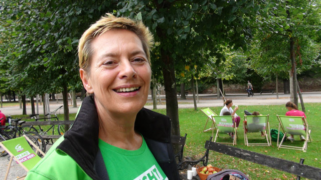 Uschi Lichtenegger: "Der Park ist ein wichtiges Naherholungsgebiet für viele Leopoldstädter. Daher haben antiquierte Vorschriften und stinkende Autos im Augarten nichts verloren." | Foto: Grüne 2