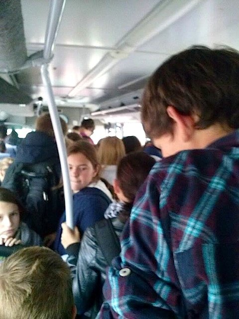 Das derzeitige Gedränge (Bild vom 19. September) in den Schulbussen von Traismauer nach Krems wird nun gemindert: Ein zusätzlicher Schulbus in der Frühspitze ist nun fix!