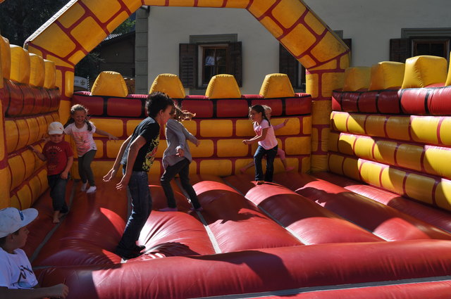 Die Kinder hatten ihren Spass in der Hupfburg