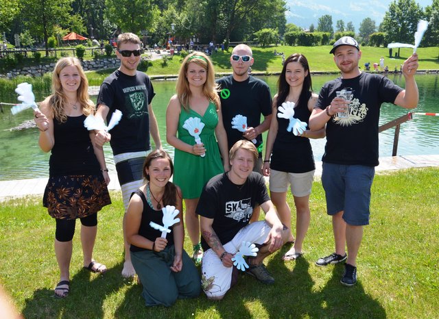 Verena Hellweger (M.) gemeinsam mit dem Team vom Kulturverein Zawos | Foto: Sparkasse