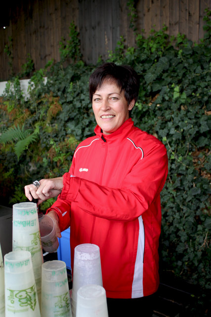 Karin Richtsfeld betreut die Kantine am Fußballplatz in Lembach. | Foto: Foto: Petra Hötzendorfer