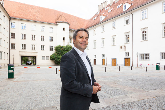 Sein Arbeitsplatz: Markus Zechner kennt quasi jeden Stein in der Grazer Burg und empfängt Sie zur Privatführung. | Foto: geopho.com