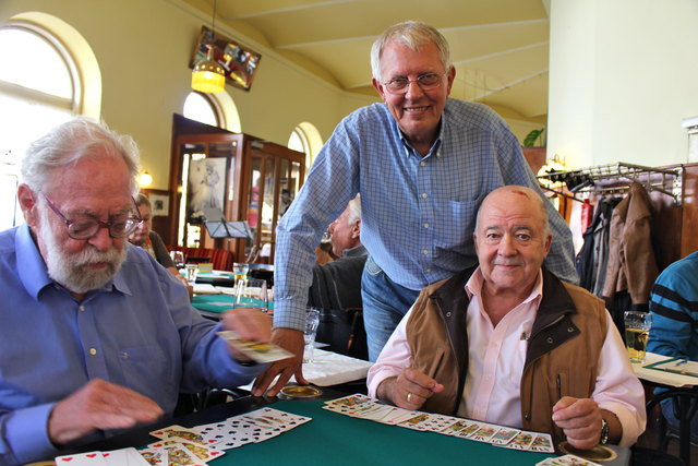 Tarock: Robert Sedlacek, Dietmar Kramer und Obmann Hans Kunz  (v.l.) spielen zu Dritt und nach genau definierten Regeln.